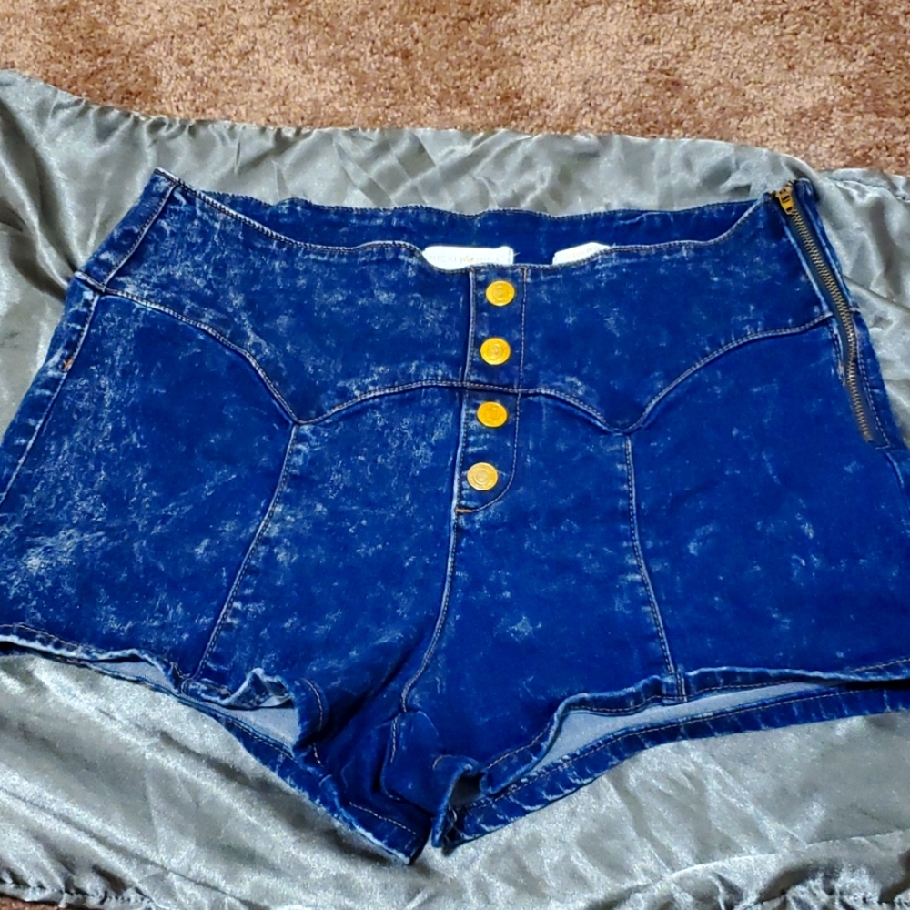 Denim high rise Nicki Minaj shorts